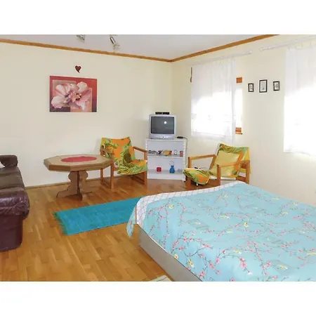 One-bedroom Holiday In * Velence